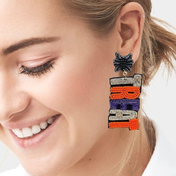 TRICK OR TREAT Spider Spooky Halloween Seed Beaded Scary Earrings - Picture 2 of 3